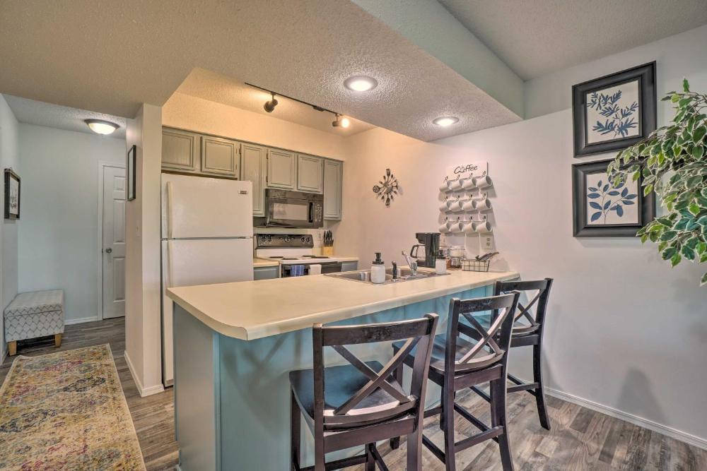 Condo near Silver Dollar City with Pool, Deck, Views
